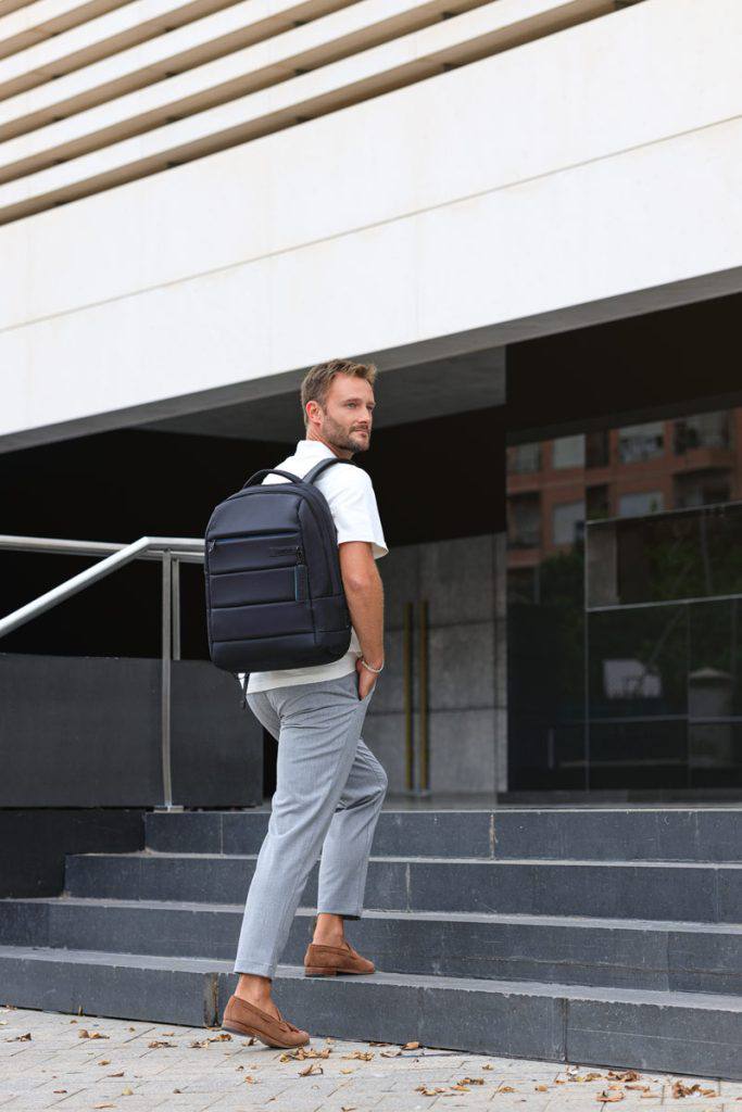 حقيبة عالية الجودة  وتتميز بتصميم عصري (Urban style)